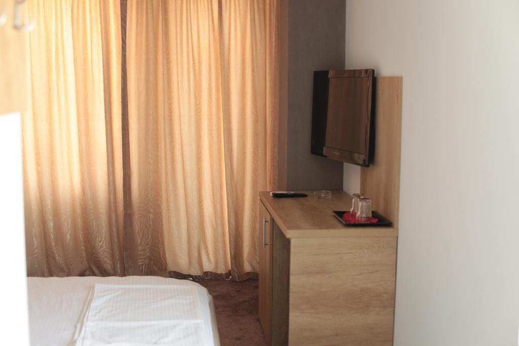 Hypnotique Hotel Navodari Luaran gambar