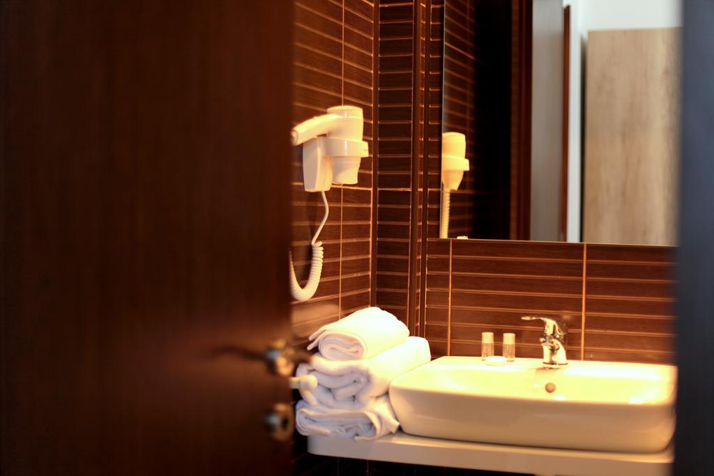 Hypnotique Hotel Navodari Luaran gambar